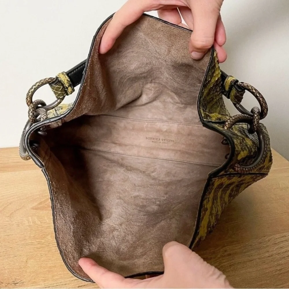 Bottega Veneta Natural Anaconda Loop Bag - Picture 8 of 10